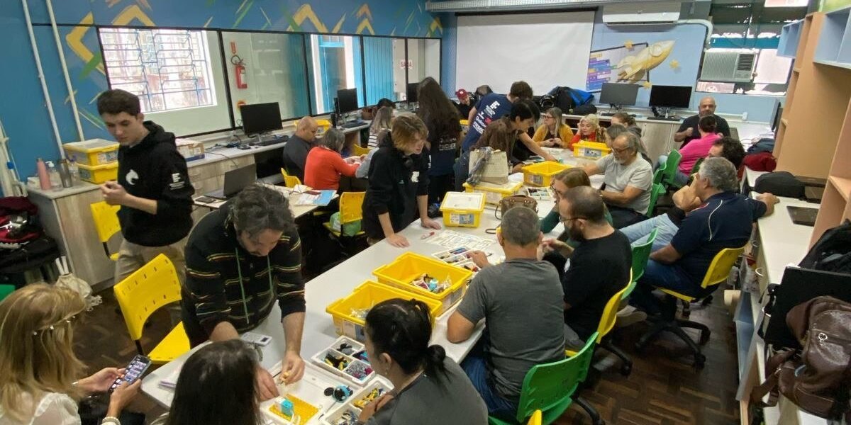 Capacitação em Robótica Educacional para Professores da Rede Municipal de Florianópolis