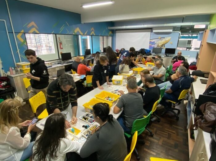 Capacitação em Robótica Educacional para Professores da Rede Municipal de Florianópolis