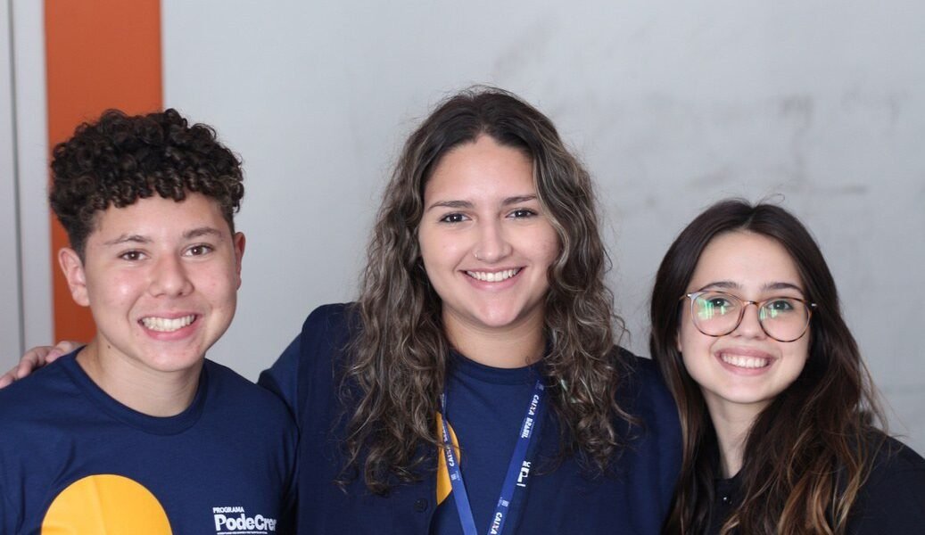Robótica no Instituto Vilson Groh: Aulas de Tecnologia e Equipes FLL para Jovens da Periferia