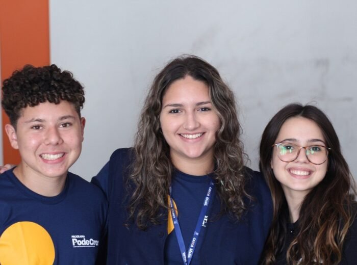 Robótica no Instituto Vilson Groh: Aulas de Tecnologia e Equipes FLL para Jovens da Periferia